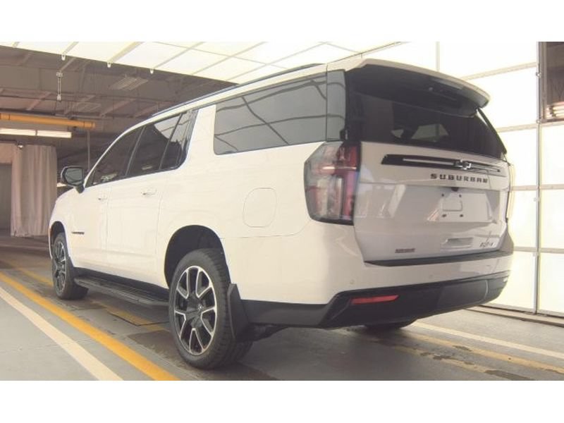 Used 2023 Chevrolet Suburban RST w/ Luxury Package AWD/4WD image 4