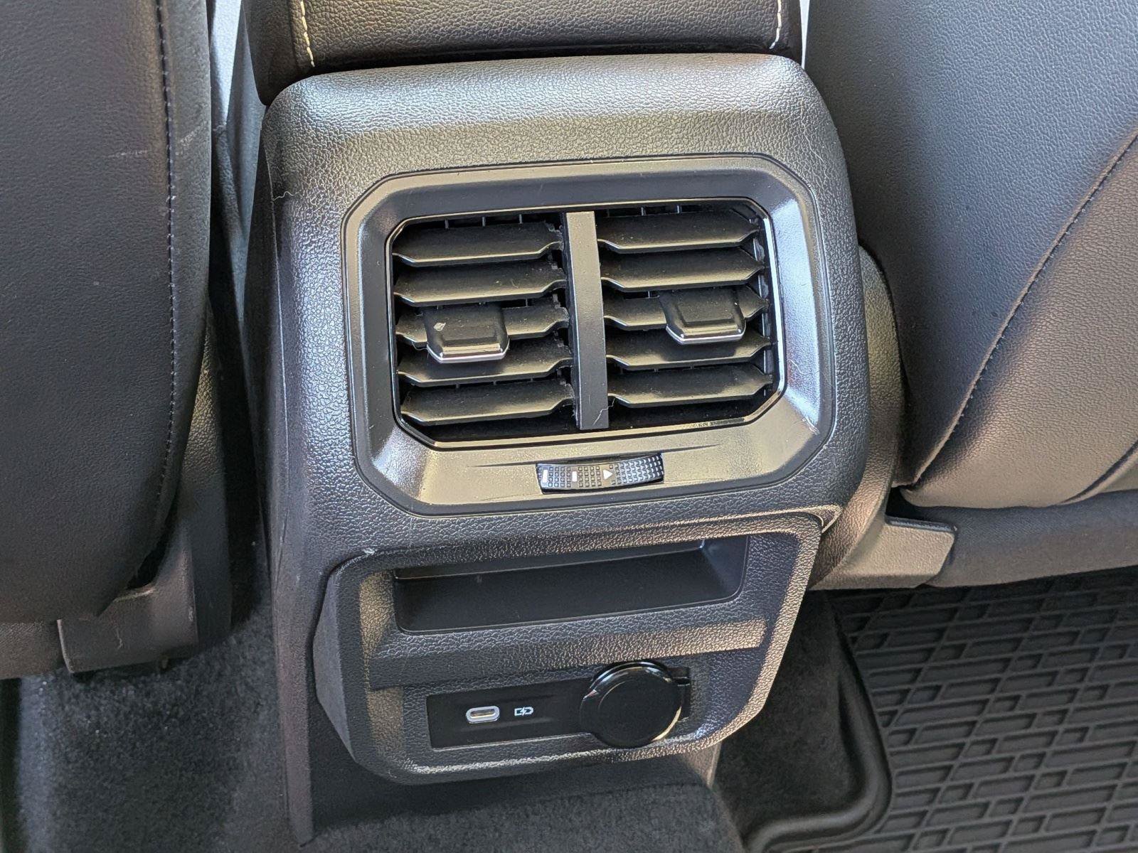Used 2024 Volkswagen Tiguan SE w/ Panoramic Sunroof Package AWD/4WD image 31