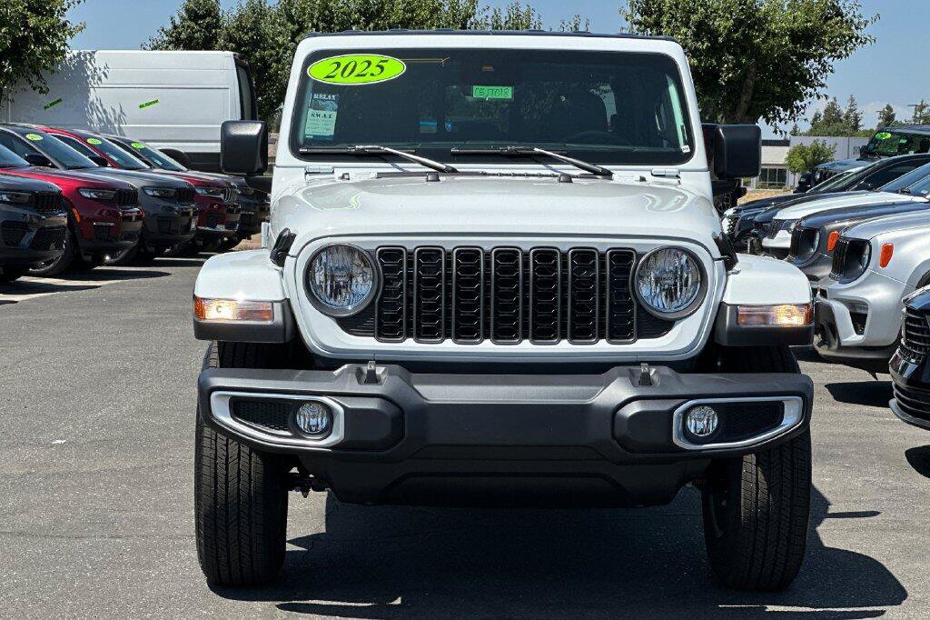 New 2025 Jeep Gladiator Sport AWD/4WD image 6