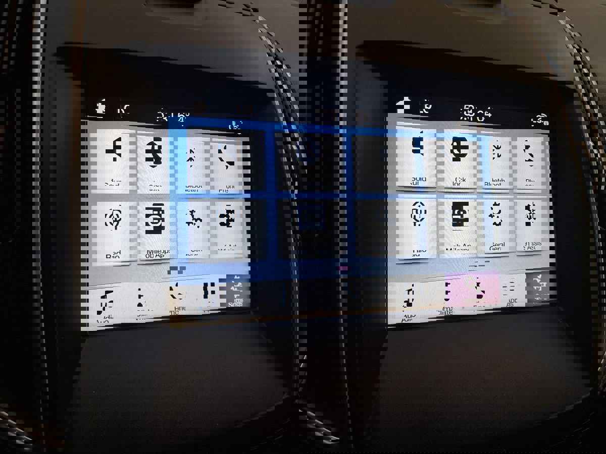 Used 2017 Ford Edge Titanium FWD image 17