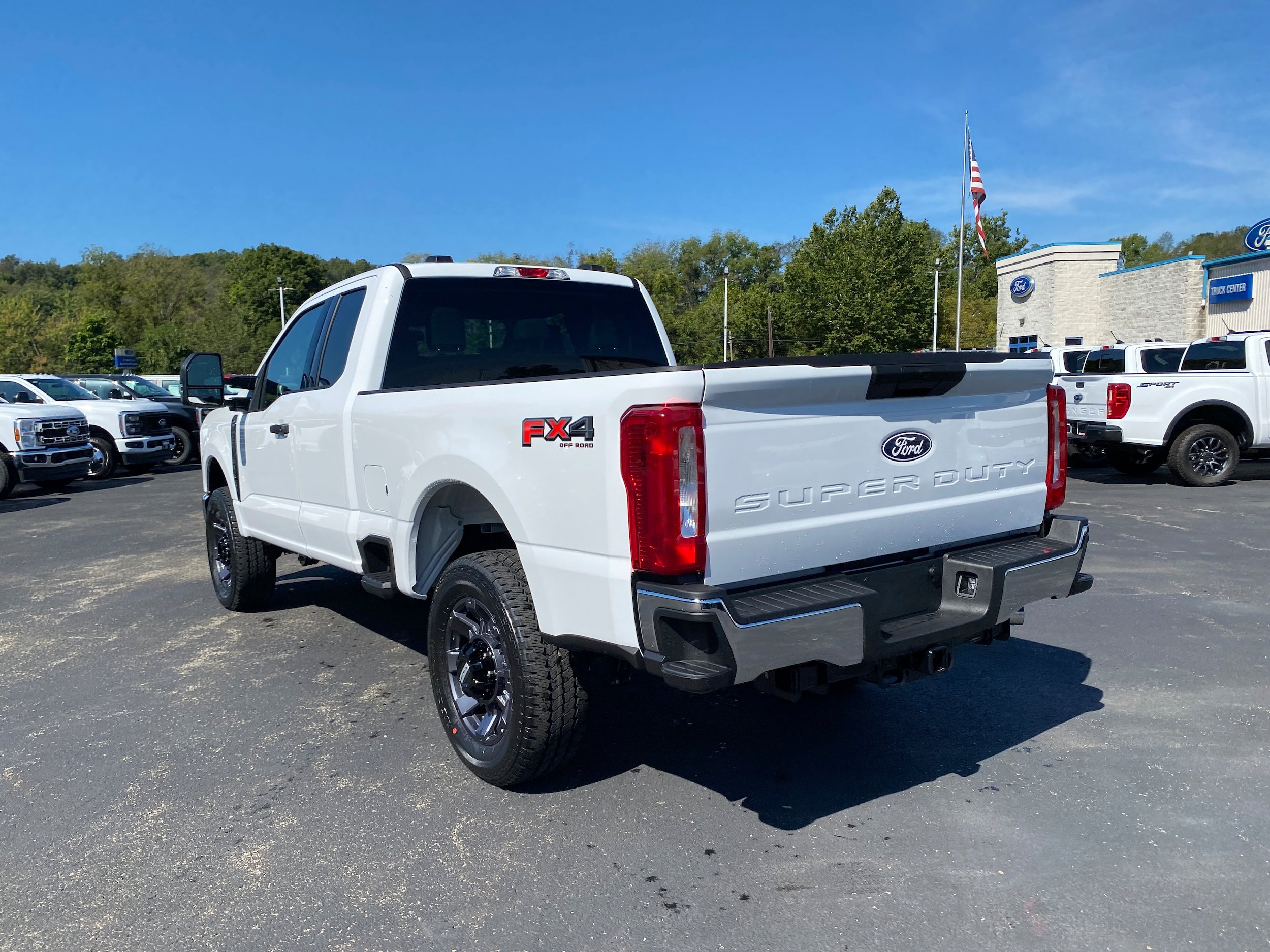 New 2027 Ford F350 XLT w/ FX4 Off-Road Package AWD/4WD image 9