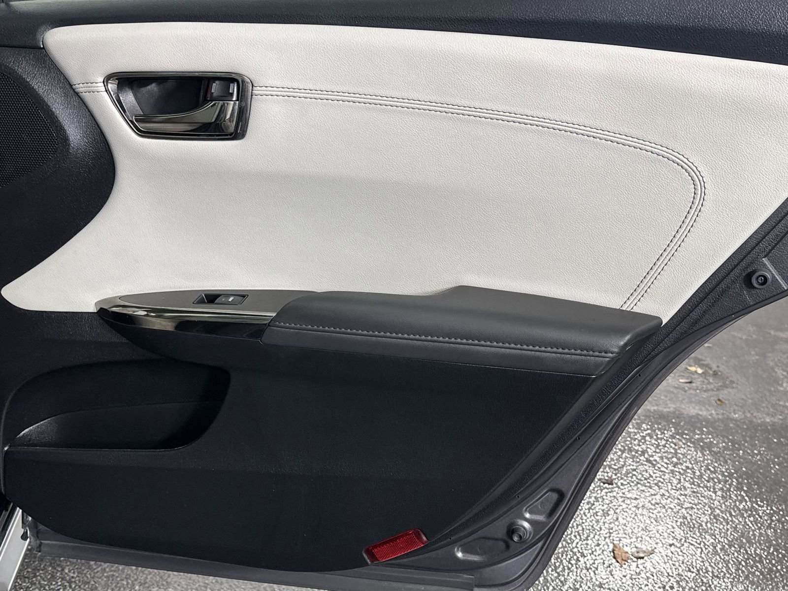 Used 2016 Toyota Avalon Limited w/ Toyota Safety Sense Package image 36