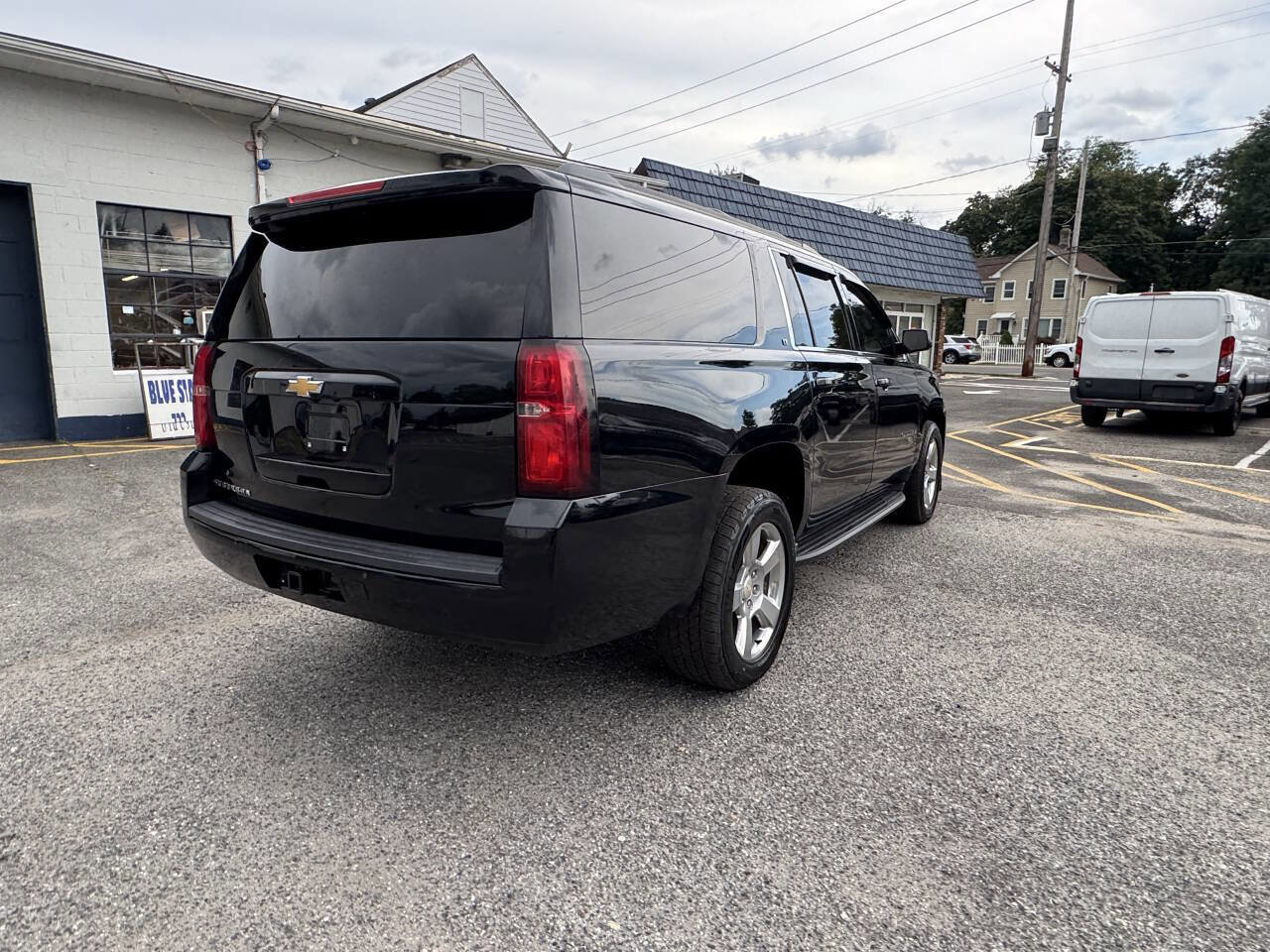 Used 2018 Chevrolet Suburban LT AWD/4WD image 11