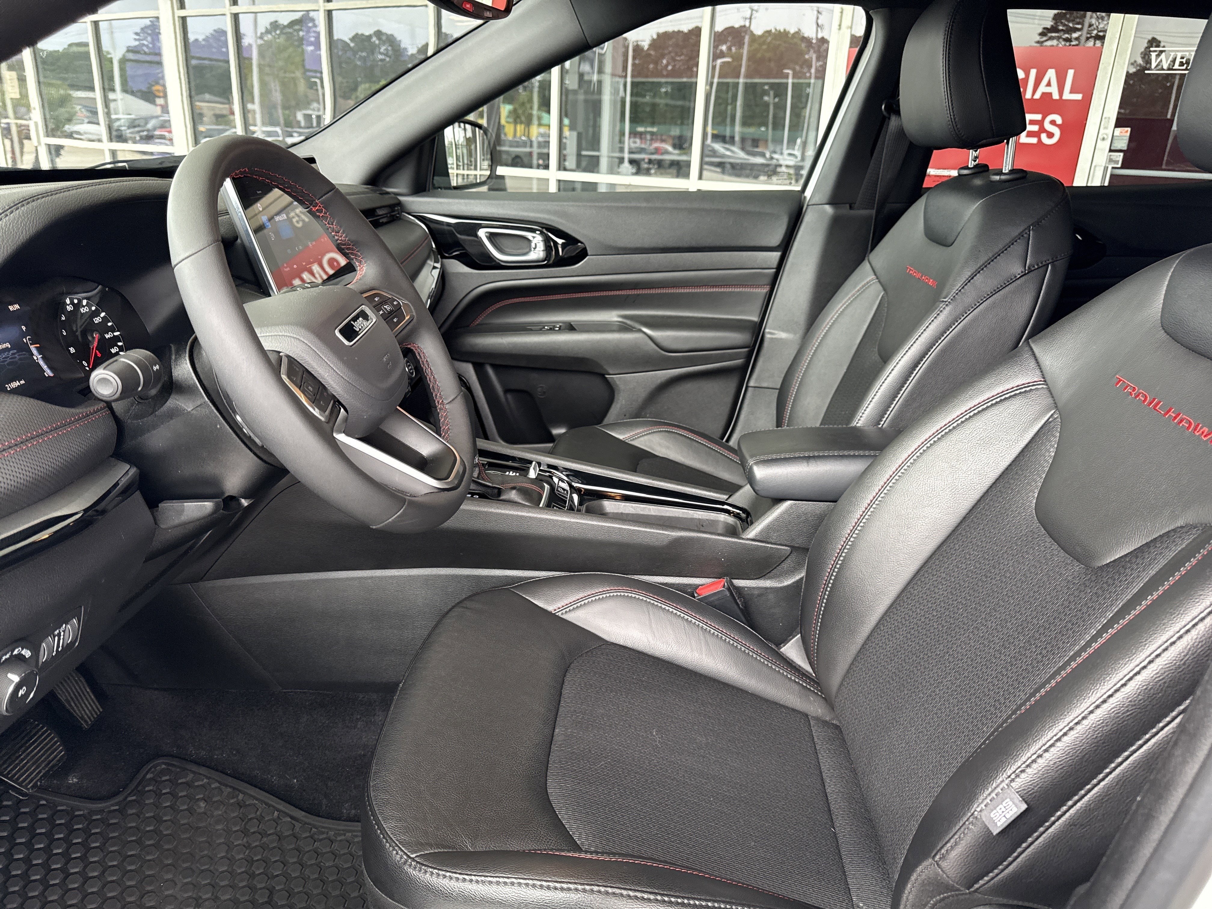 Used 2025 Jeep Compass Trailhawk image 15