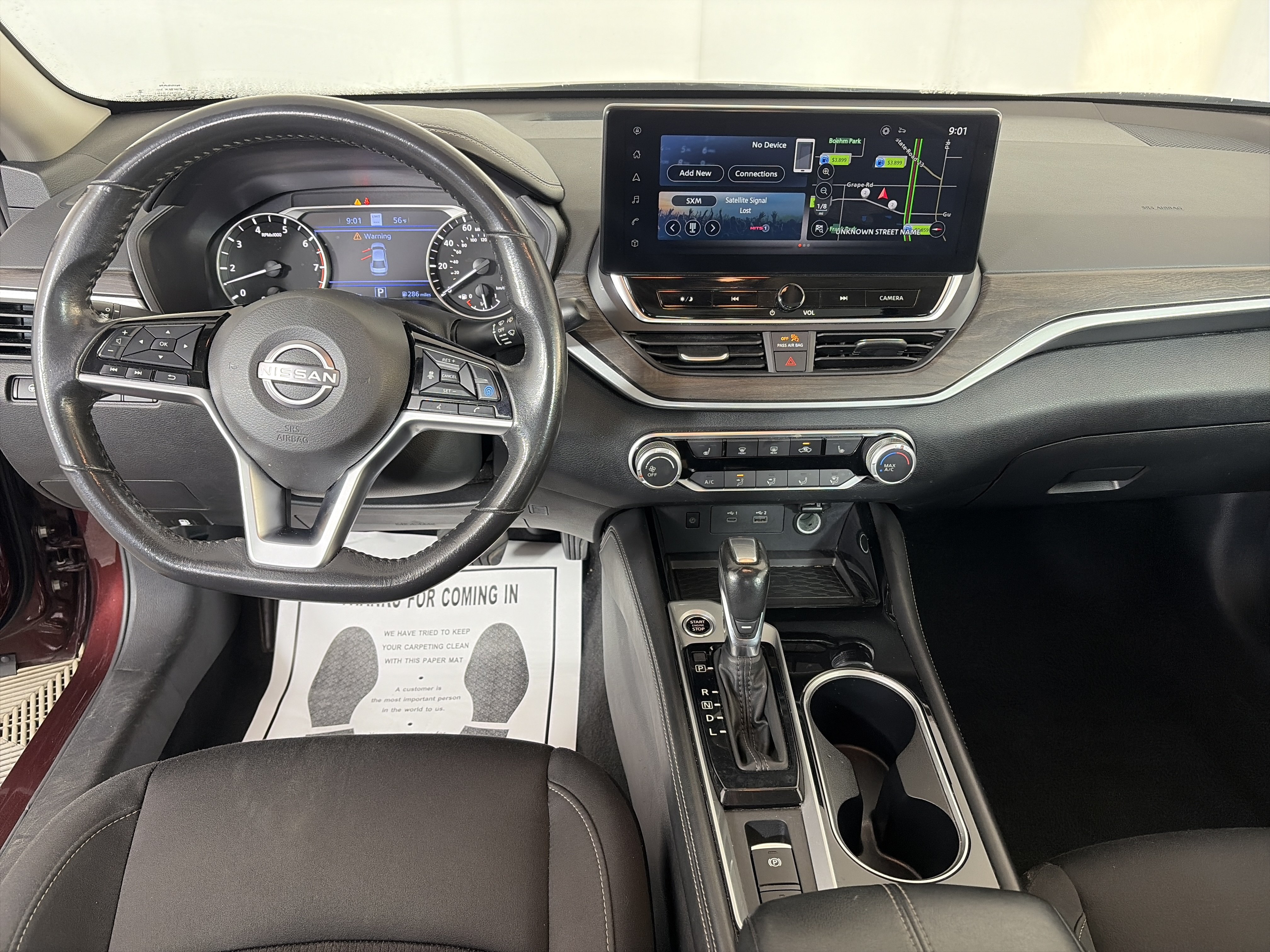 Used 2024 Nissan Altima 2.5 SV w/ SV Premium Package FWD image 3