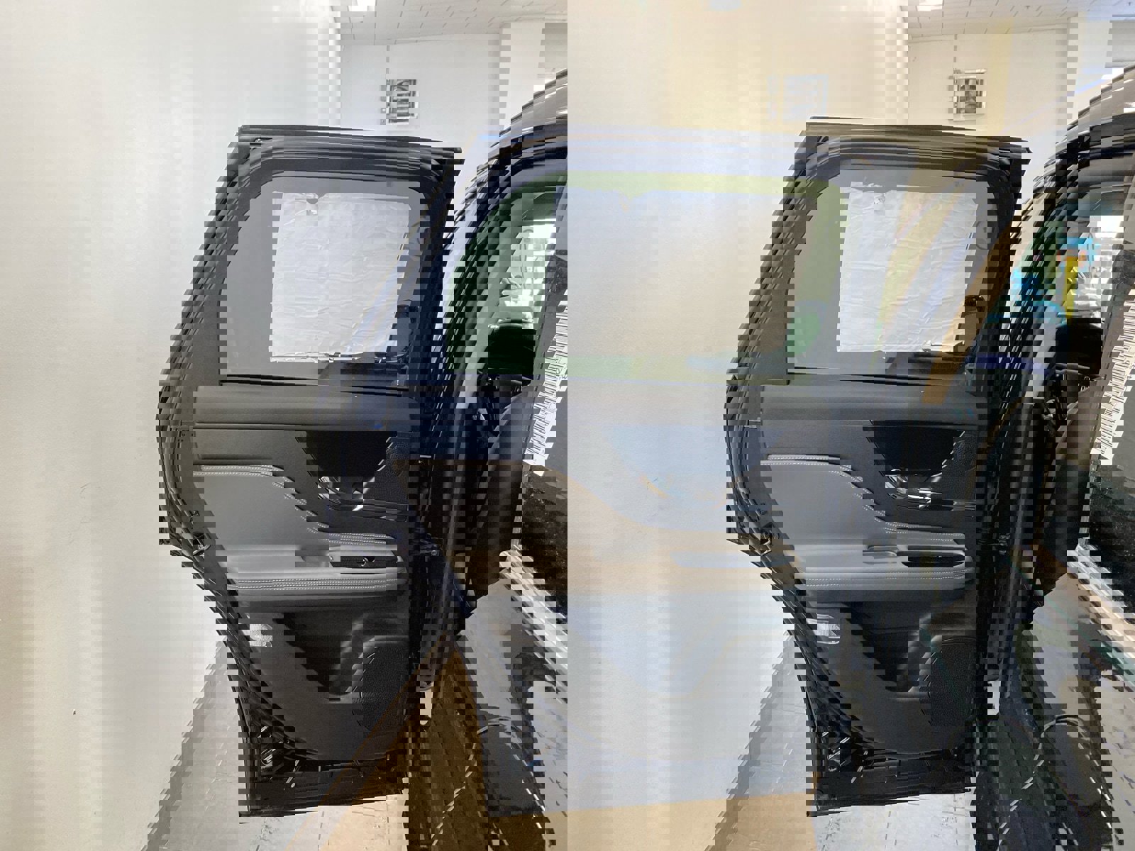 New 2025 Lincoln Corsair AWD w/ Equipment Group 101A image 8