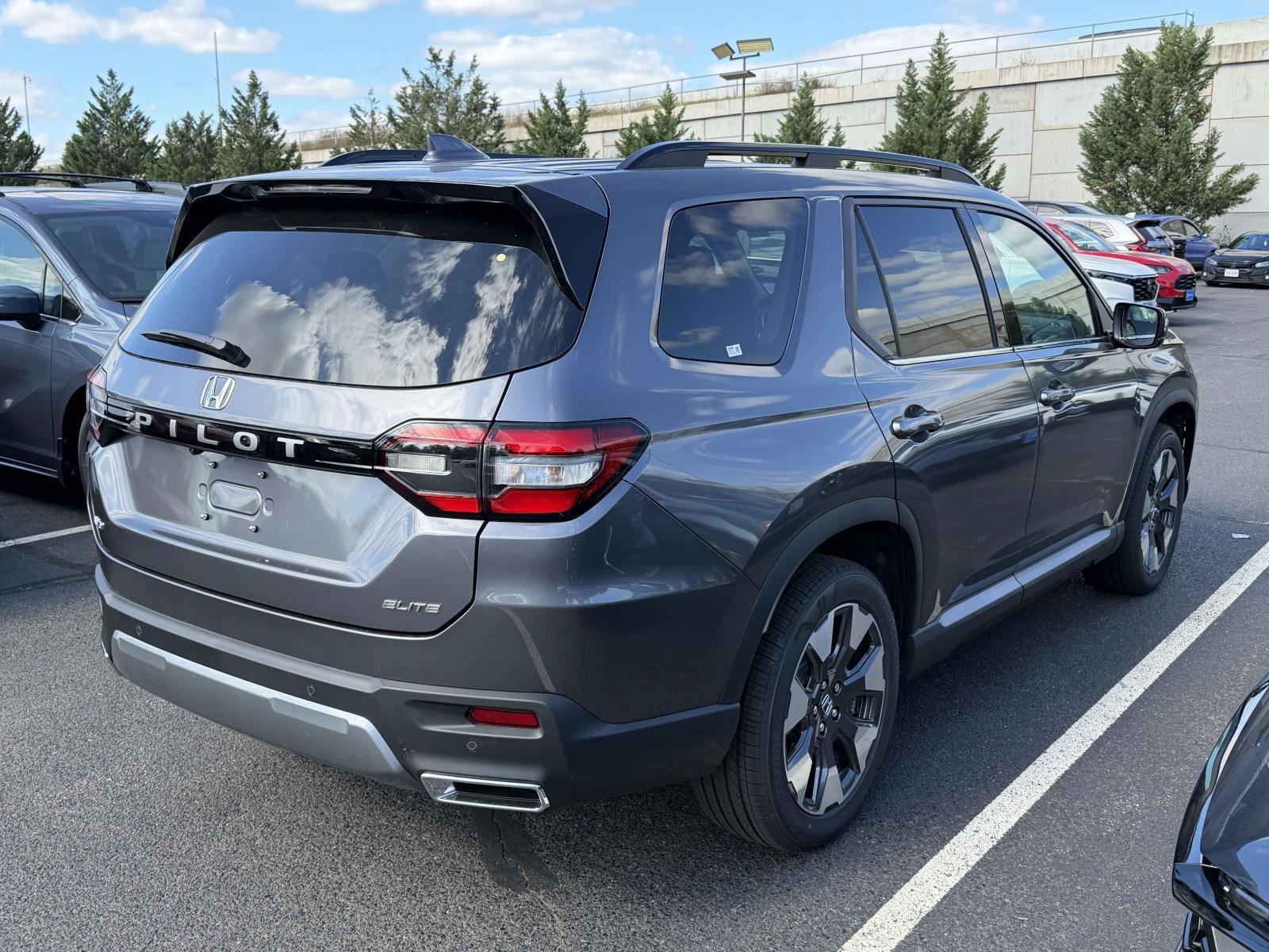 New 2026 Honda Pilot Elite image 2