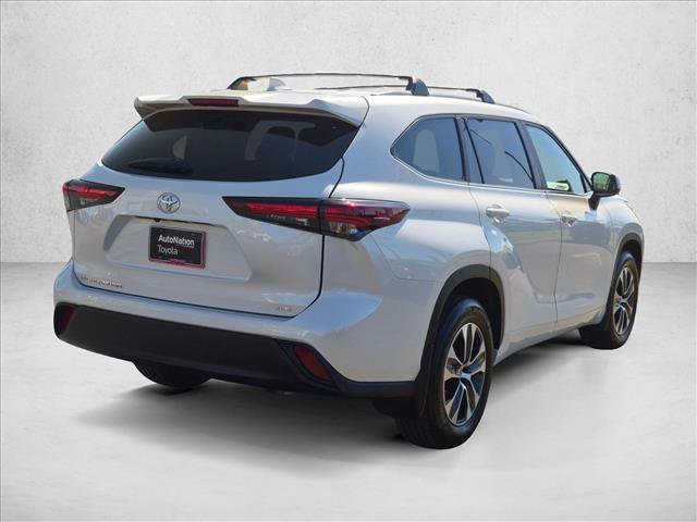Certified 2024 Toyota Highlander XLE FWD image 5