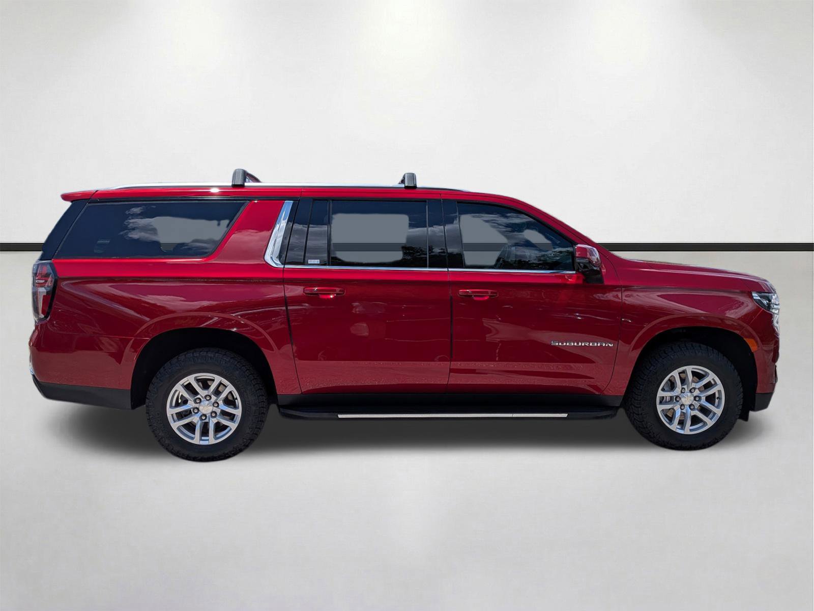 Used 2021 Chevrolet Suburban LT w/ Luxury Package RWD image 3