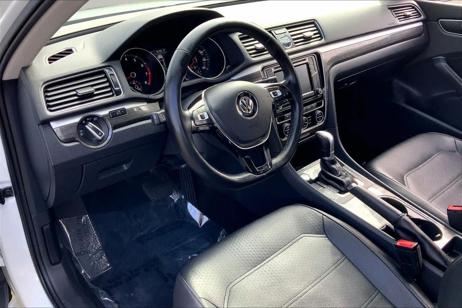 Used 2017 Volkswagen Passat 1.8T SE FWD image 18