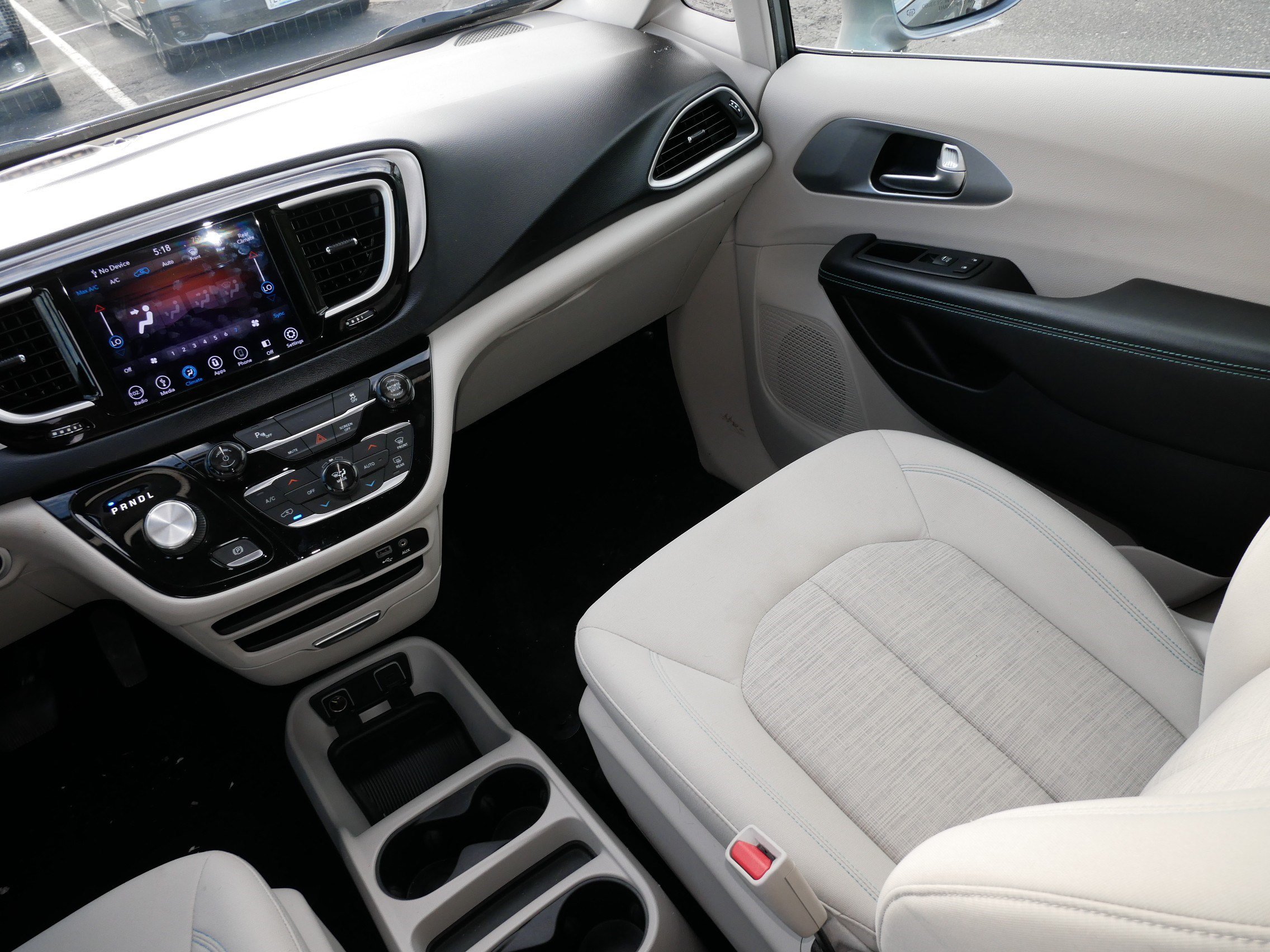 Used 2018 Chrysler Pacifica Touring Plus FWD image 11