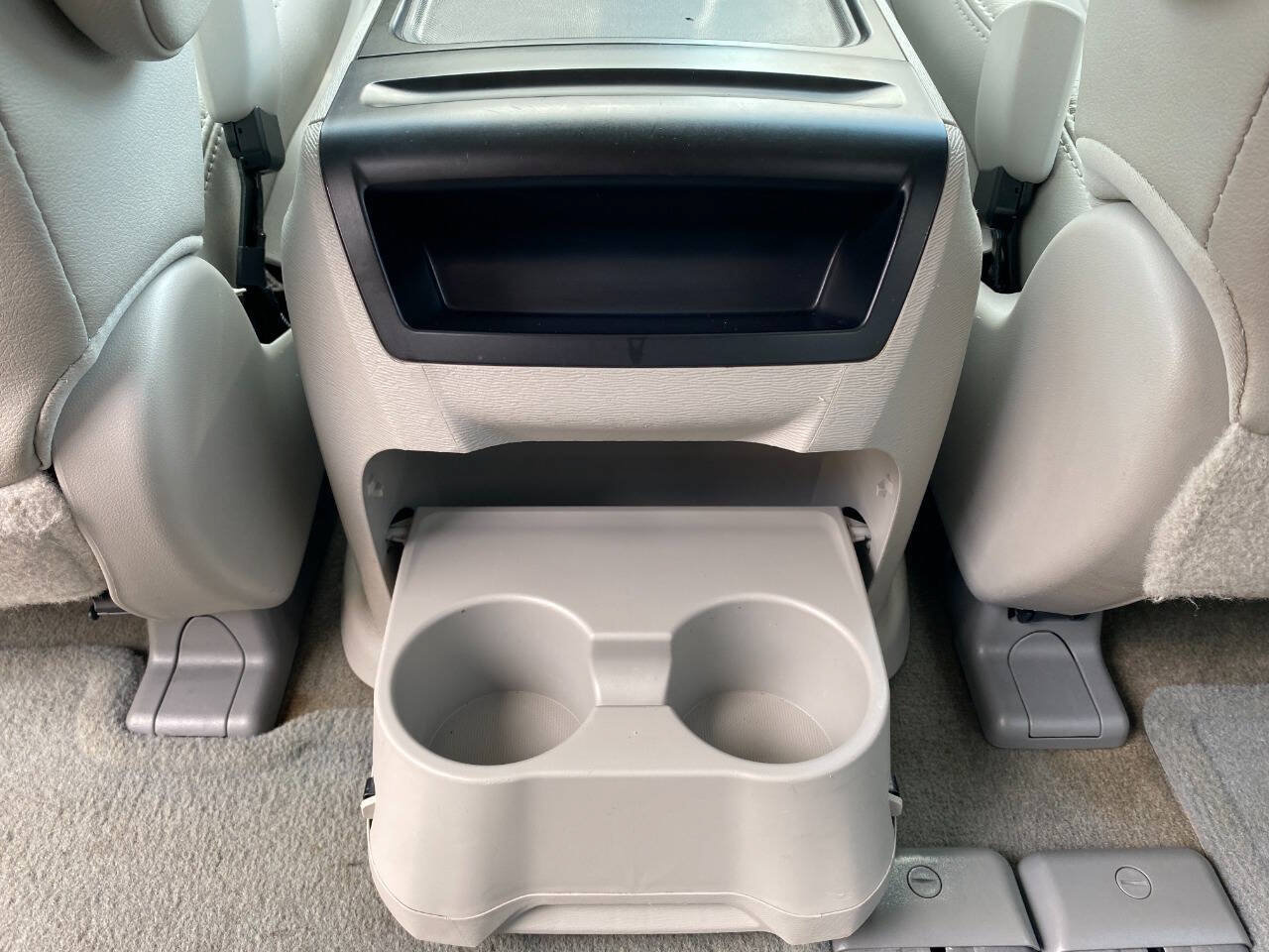 Used 2013 Toyota Sienna XLE FWD image 24