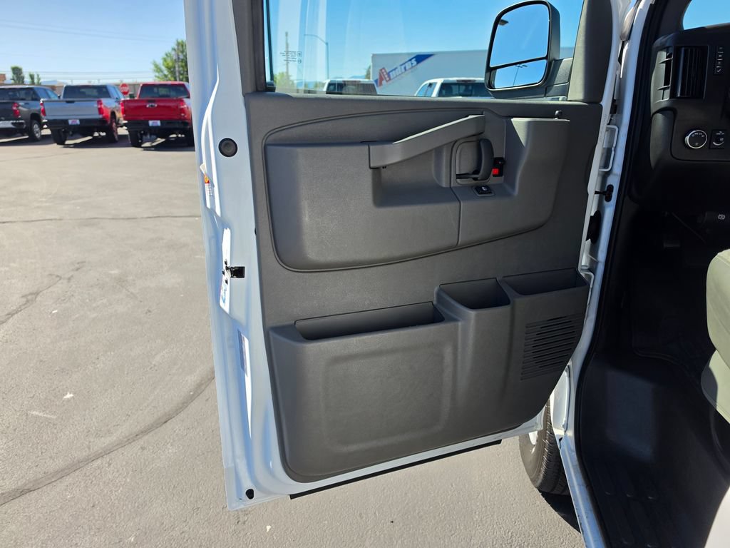 Used 2025 Chevrolet Express 3500 LS RWD image 9
