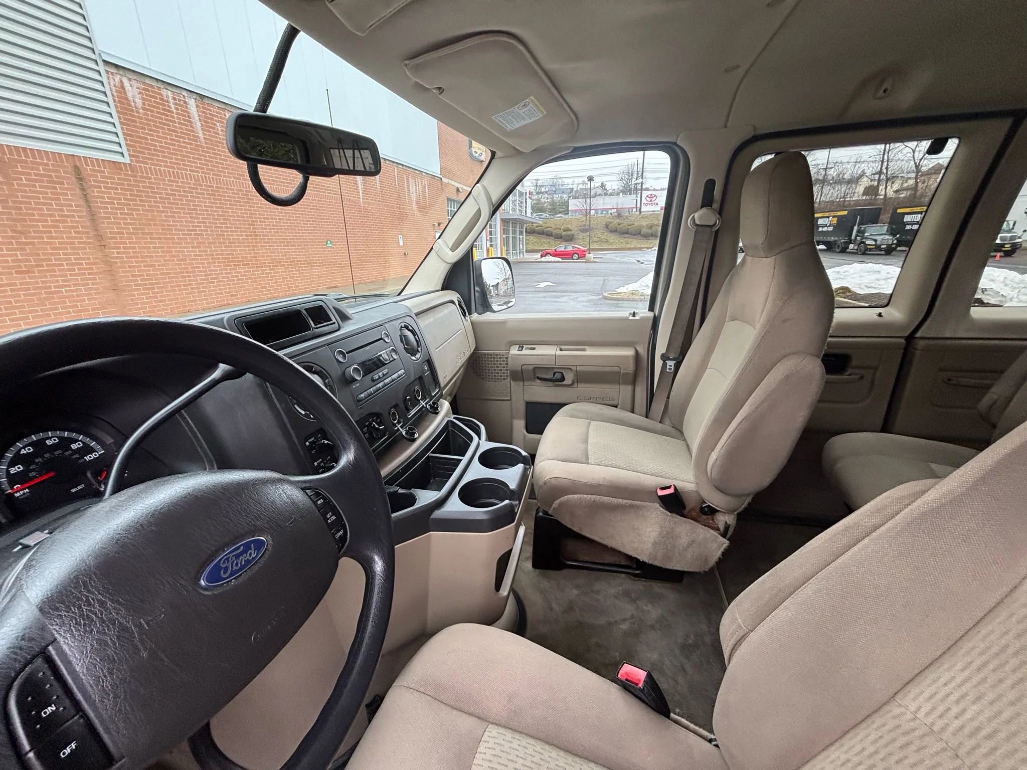 Used 2013 Ford E-350 and Econoline 350 XLT image 16