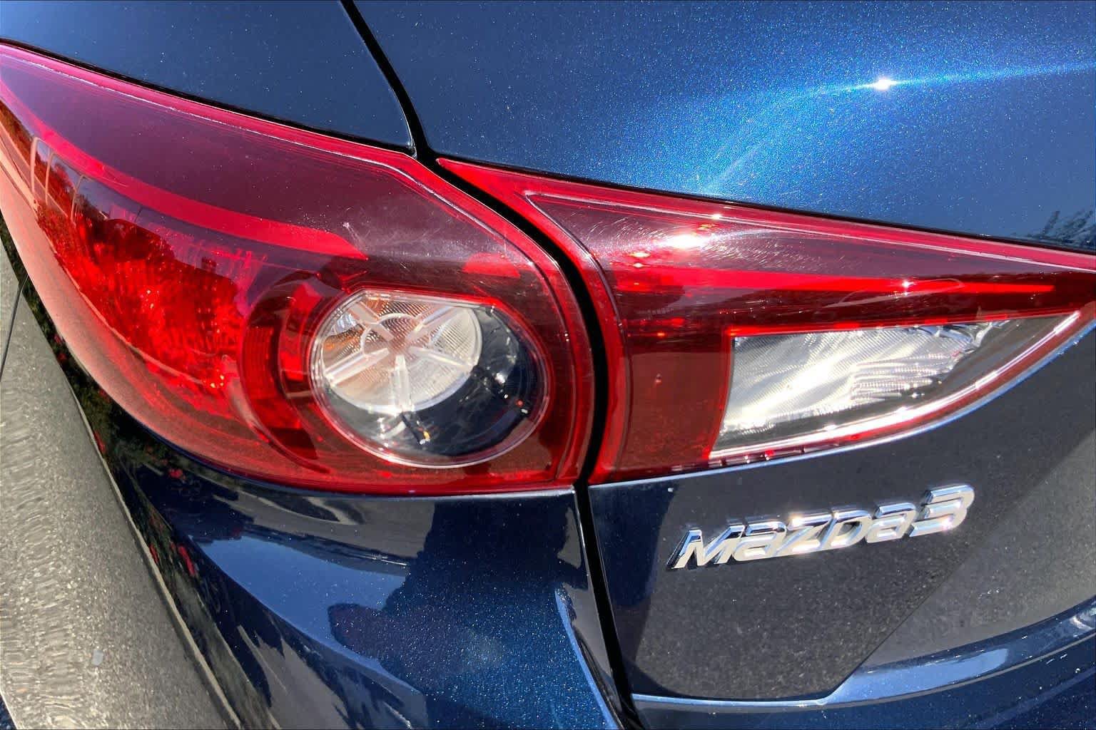Used 2018 MAZDA MAZDA3 Touring FWD image 27