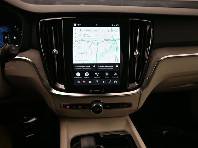 Used 2023 Volvo V60 B5 Cross Country Plus image 12