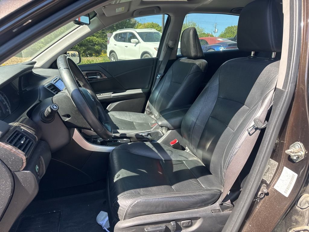 Used 2017 Honda Accord Touring image 6