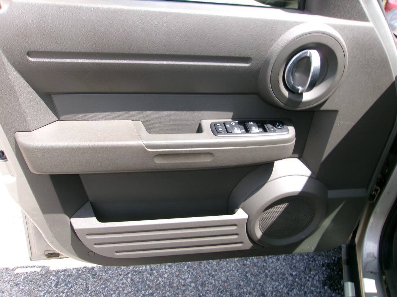 Used 2008 Dodge Nitro SXT AWD/4WD image 8