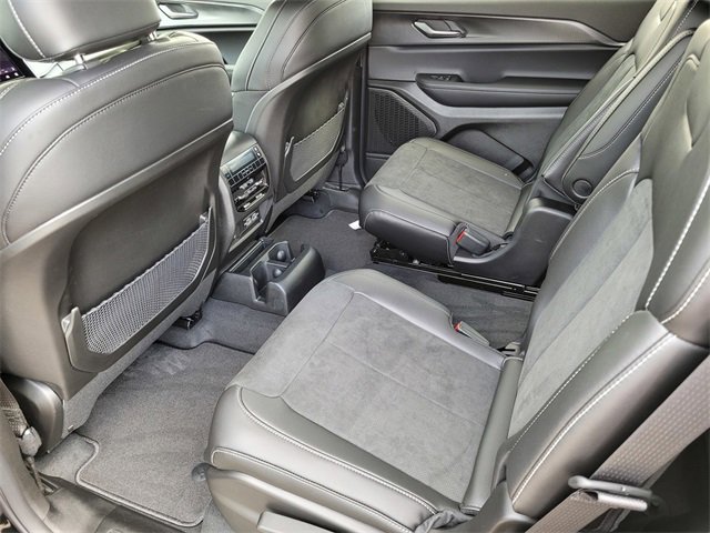 New 2025 Jeep Grand Cherokee L Laredo image 13