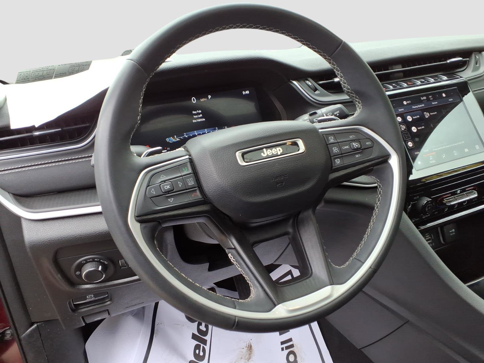 Used 2023 Jeep Grand Cherokee Laredo image 13