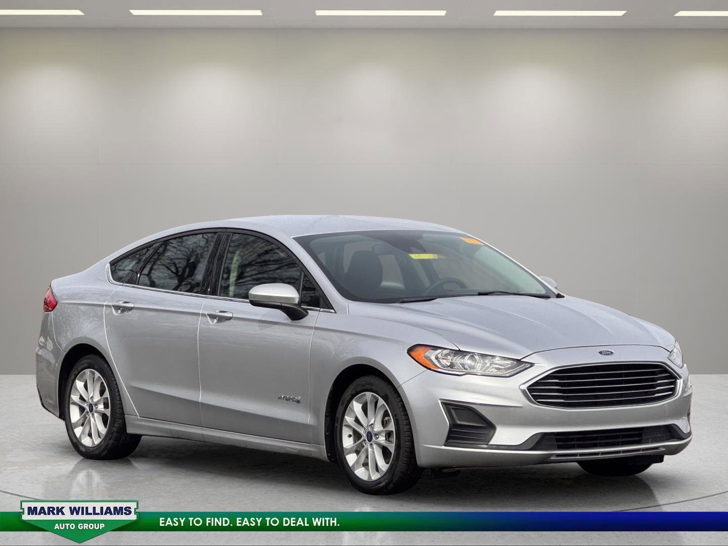 Used 2019 Ford Fusion SE image 1