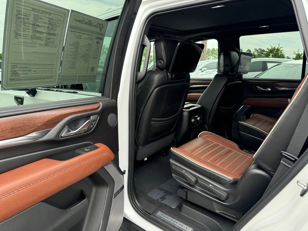 Used 2023 GMC Yukon Denali Ultimate w/ LPO, Floor Liner Package AWD/4WD image 28
