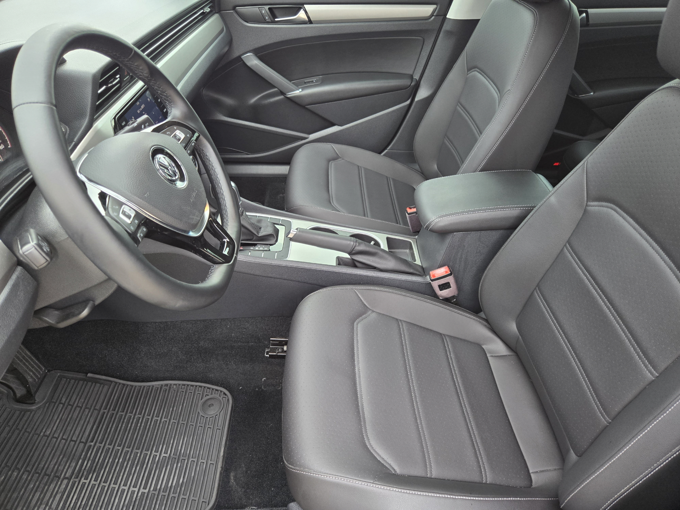Used 2020 Volkswagen Passat 2.0T SE w/ Sunroof Package FWD image 9