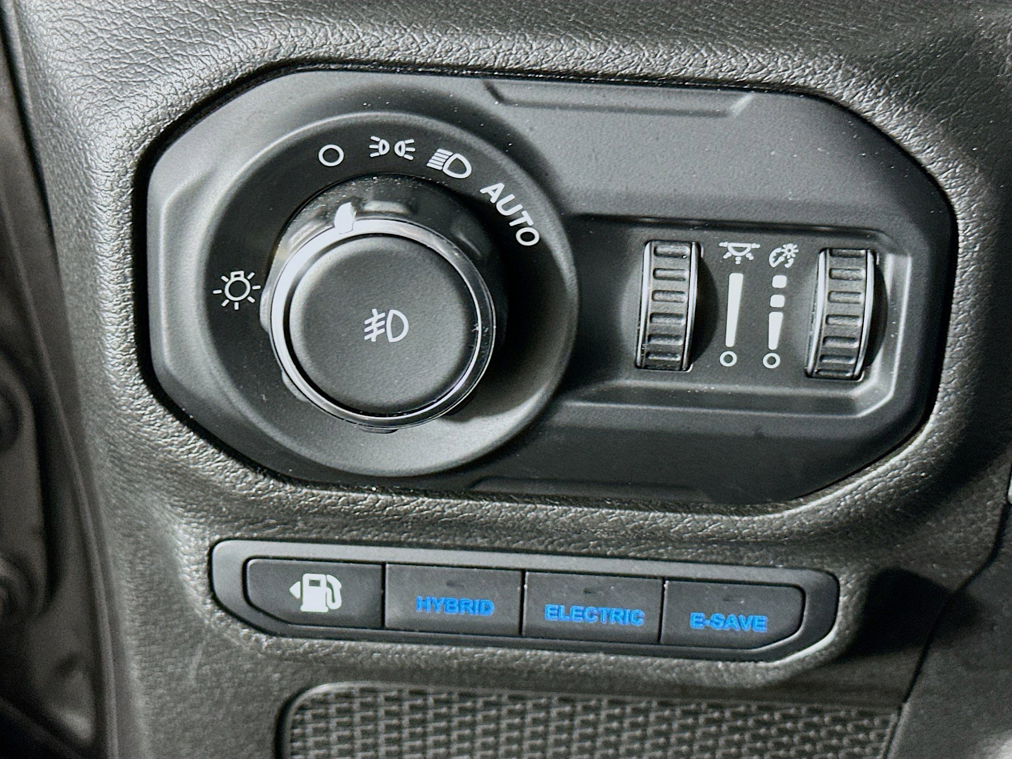 Used 2022 Jeep Wrangler Unlimited Sahara AWD/4WD image 16