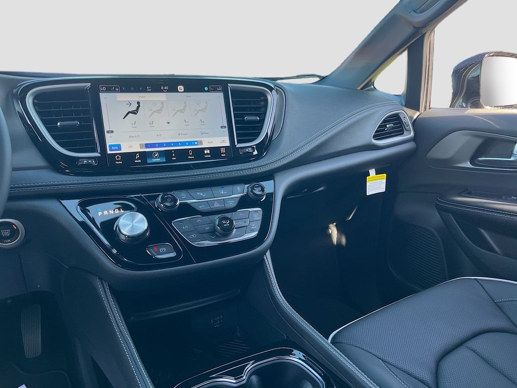 New 2027 Chrysler Pacifica Limited FWD image 24