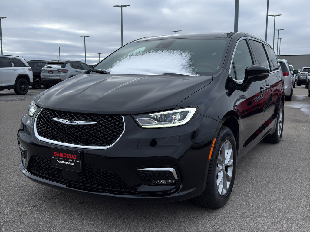 New 2026 Chrysler Pacifica Select image 2