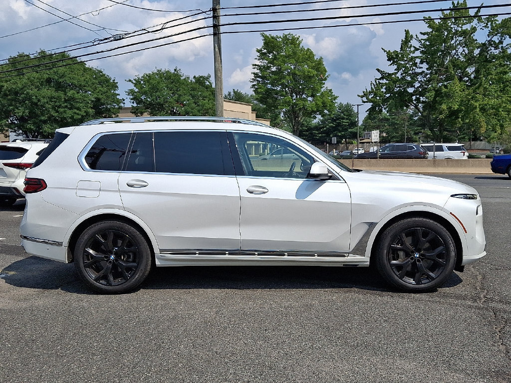 Used 2025 BMW X7 xDrive40i w/ Premium Package AWD/4WD image 8