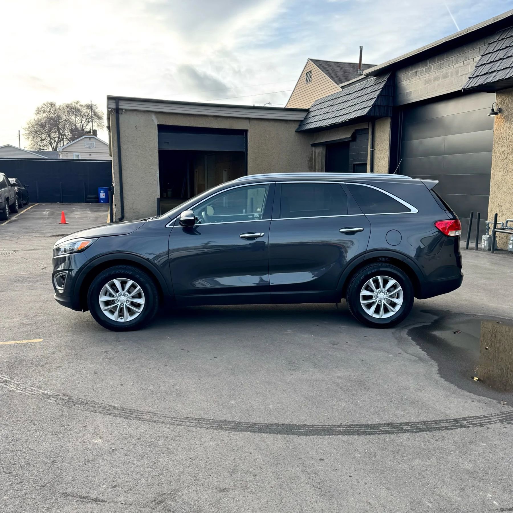 Used 2017 Kia Sorento LX image 9