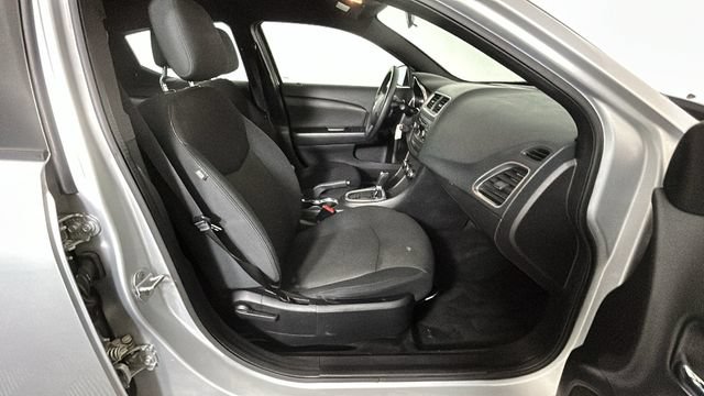 Used 2012 Dodge Avenger SE FWD image 28