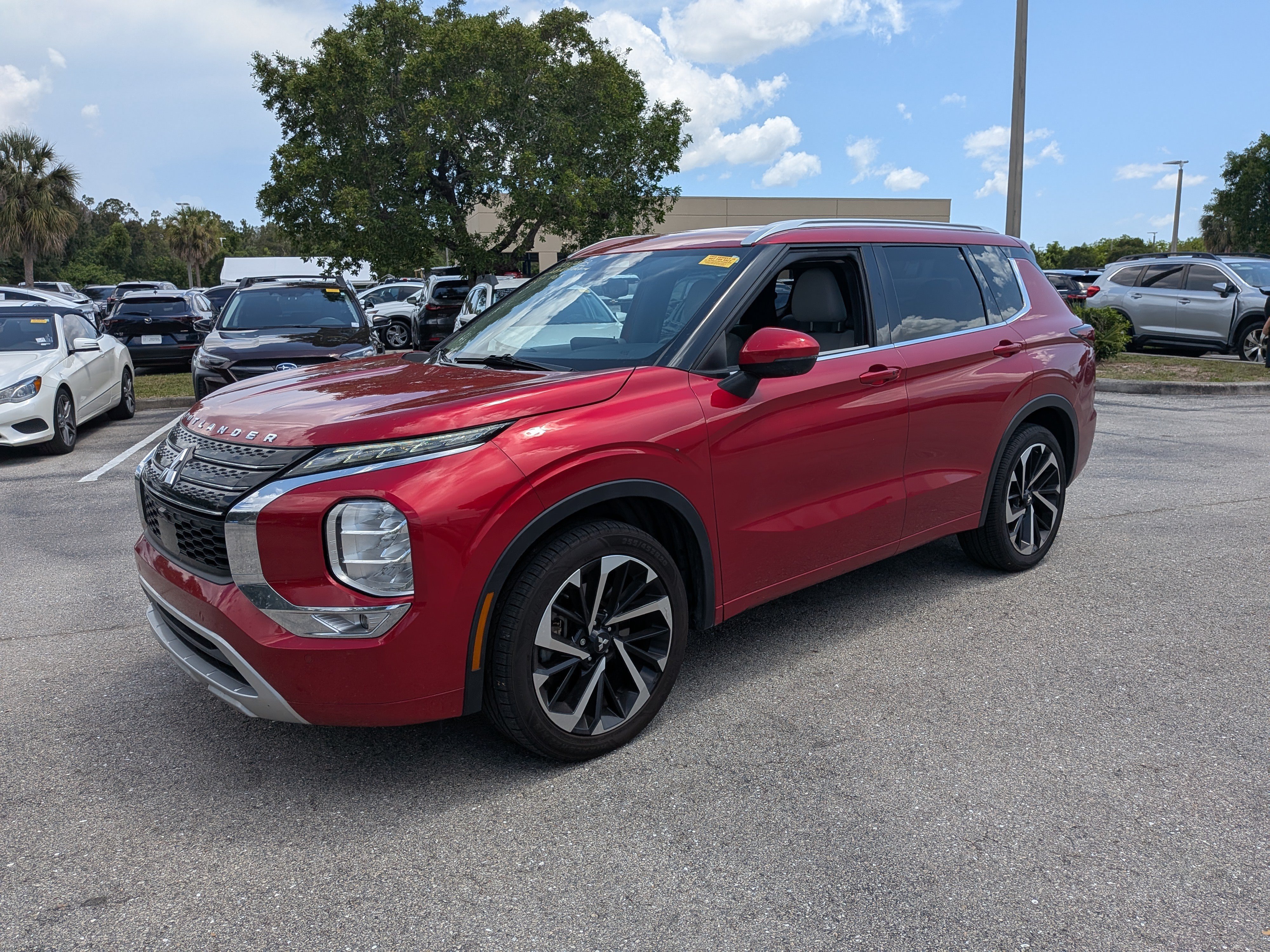 Used 2023 Mitsubishi Outlander SEL FWD image 8