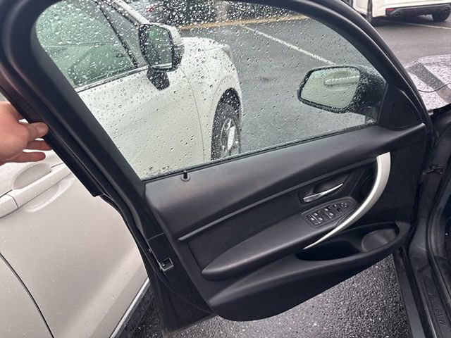 Used 2018 BMW 320i xDrive 320i xDrive w/ Convenience Package image 16