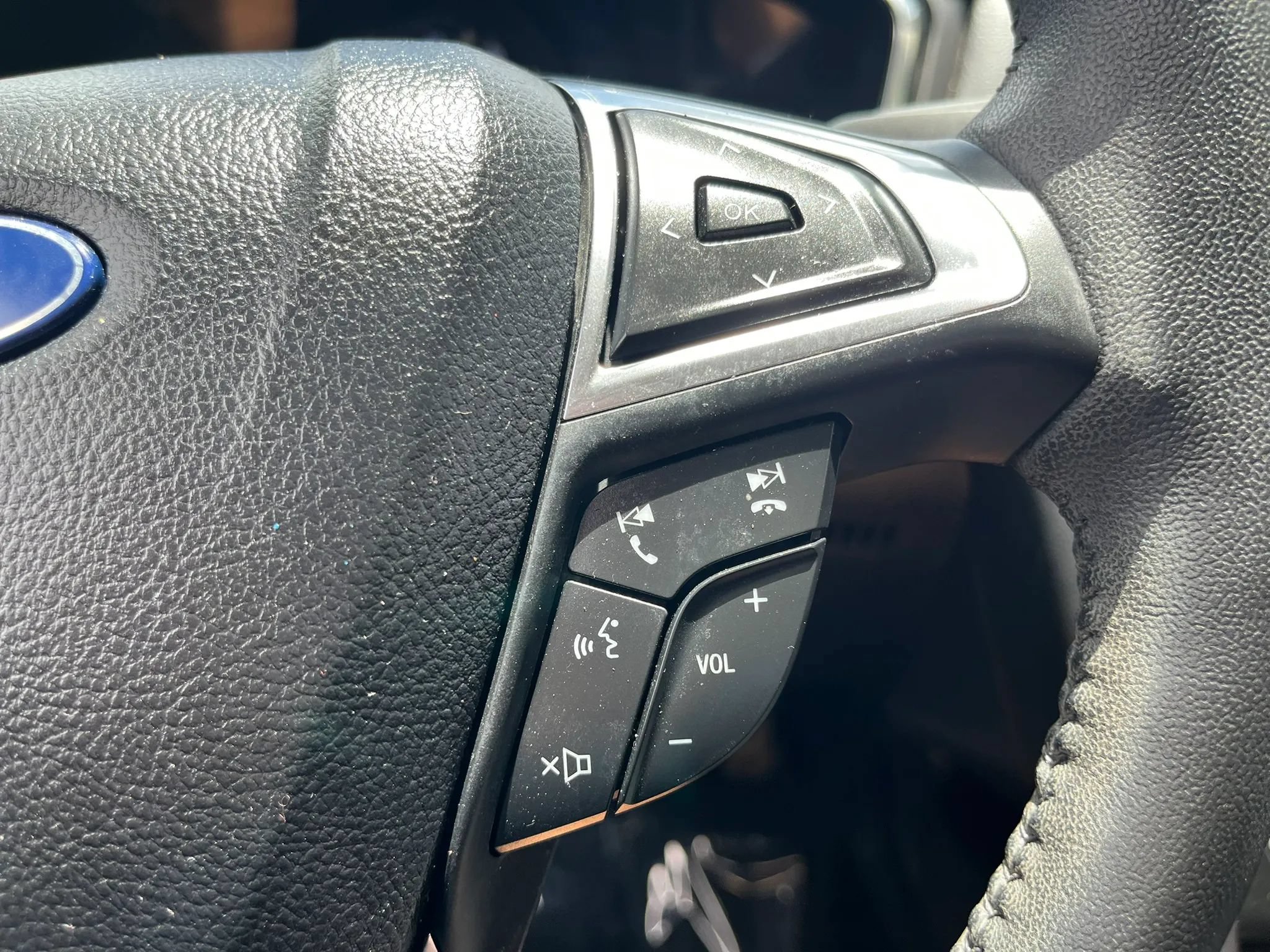 Used 2020 Ford Fusion SEL FWD image 16