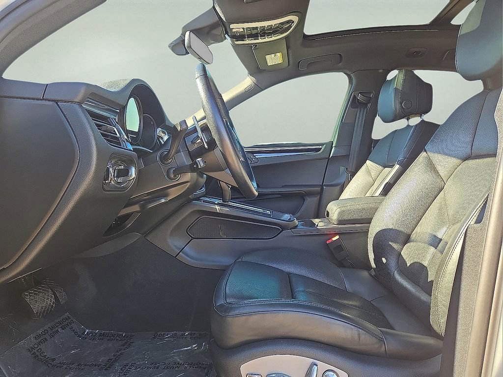 Used 2024 Porsche Macan T w/ Premium Plus Package image 15