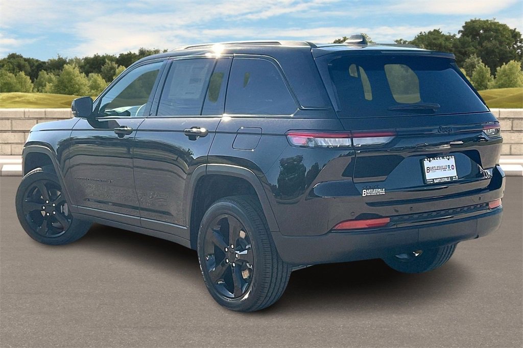 New 2025 Jeep Grand Cherokee Altitude image 3