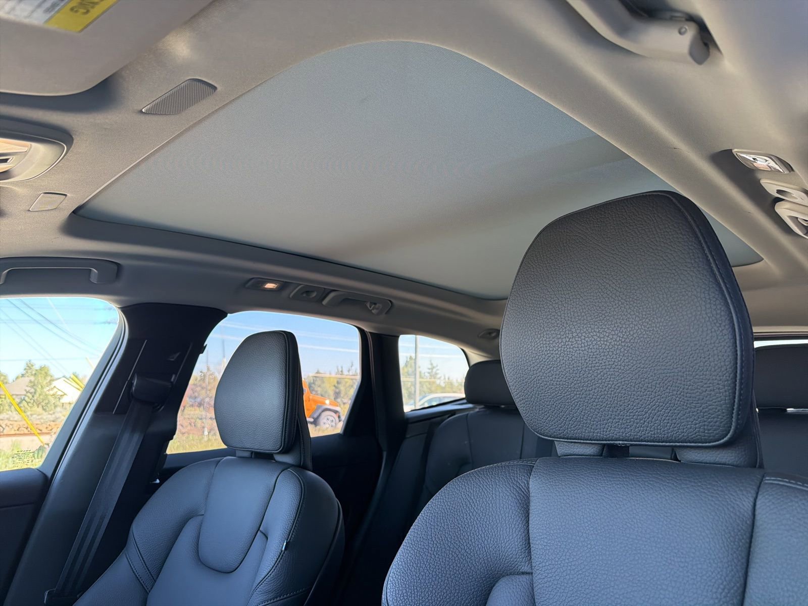 Used 2025 Volvo XC60 B5 Plus AWD/4WD image 17