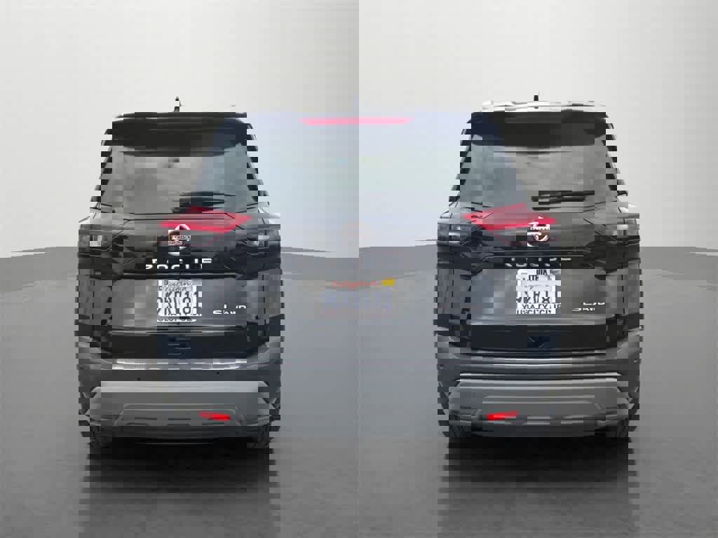 Used 2023 Nissan Rogue SV image 5