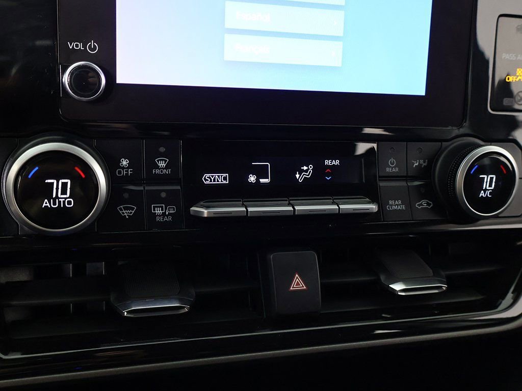 Used 2024 Toyota Highlander LE AWD/4WD image 48