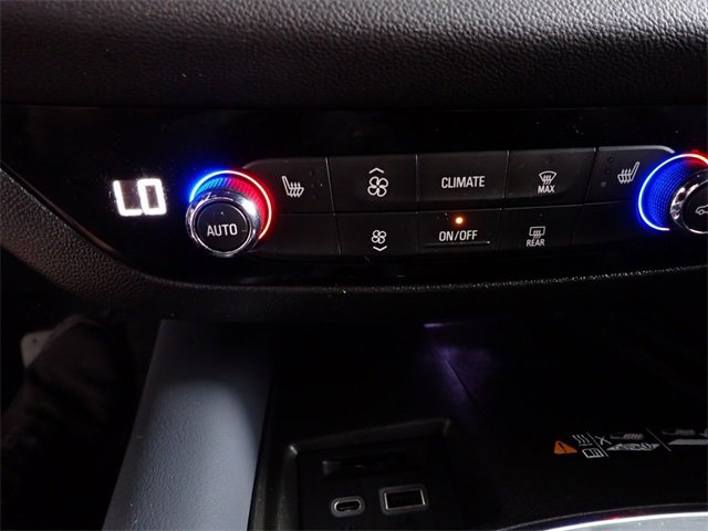 Used 2022 Buick Enclave Essence image 2