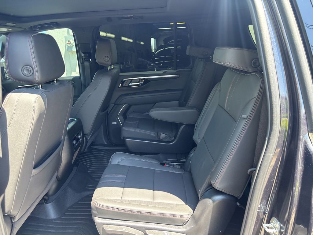 Used 2025 Chevrolet Suburban RST w/ Advanced Technology Package AWD/4WD image 17
