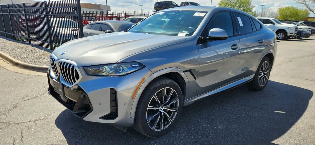 Used 2025 BMW X6 xDrive40i w/ Climate Comfort Package image 2