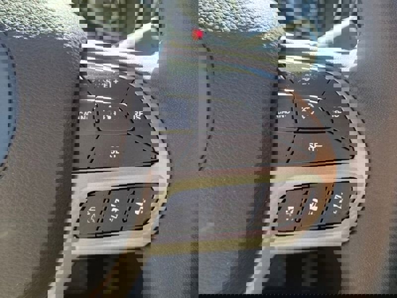 Used 2022 Jeep Cherokee Limited image 31