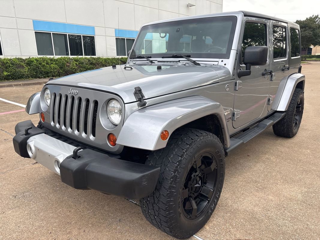 Used 2013 Jeep Wrangler Unlimited Sahara w/ Dual Top Group AWD/4WD image 4