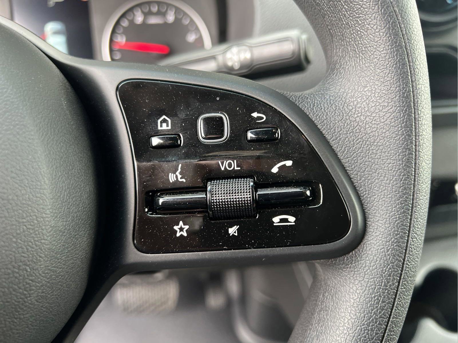 Used 2024 Mercedes-Benz Sprinter 2500 image 32