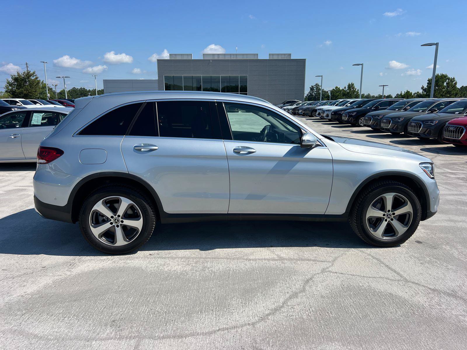Used 2022 Mercedes-Benz GLC 300 4MATIC image 4