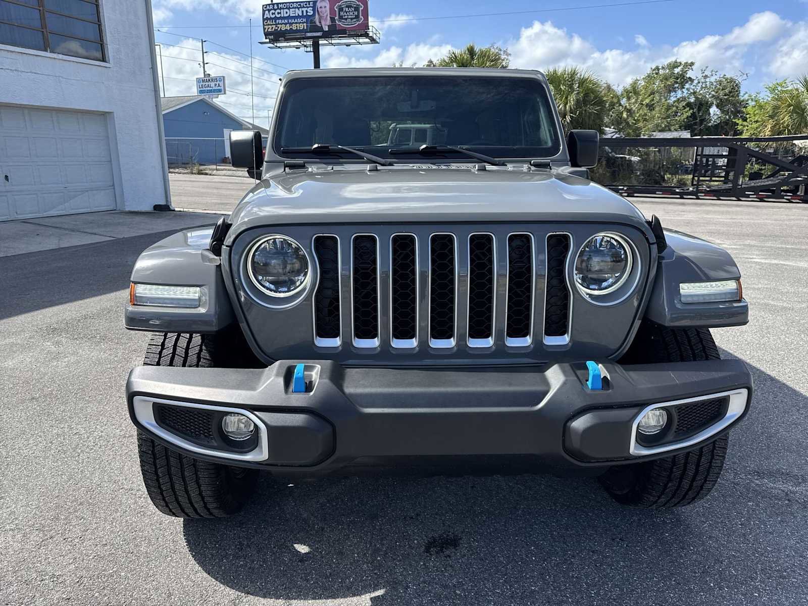 Used 2023 Jeep Wrangler Unlimited Sahara w/ Dual Top Group AWD/4WD image 9