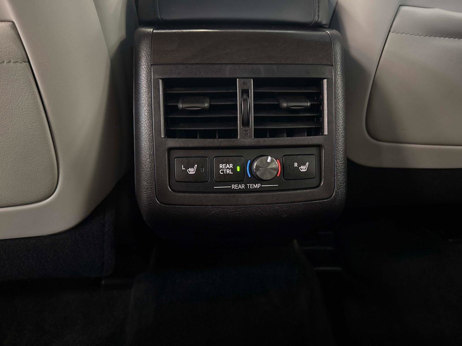 Used 2017 Toyota Avalon Limited w/ Carpet Mat Package image 16